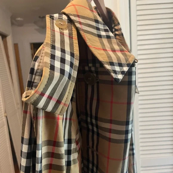 WOMAN’S BURBERRY LONG COLLAR TRENCH COAT - Picture 5 of 10